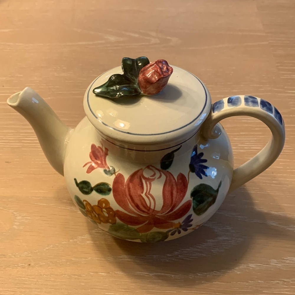Vintage Redwing Orleans Teapot, very good condition.